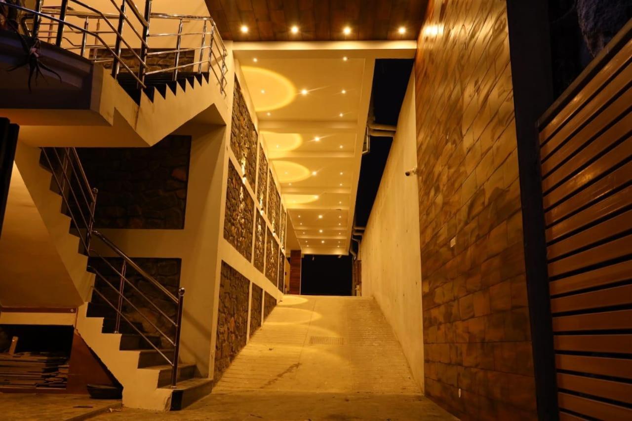 Minus 1 Hotel Kodaikanal Buitenkant foto